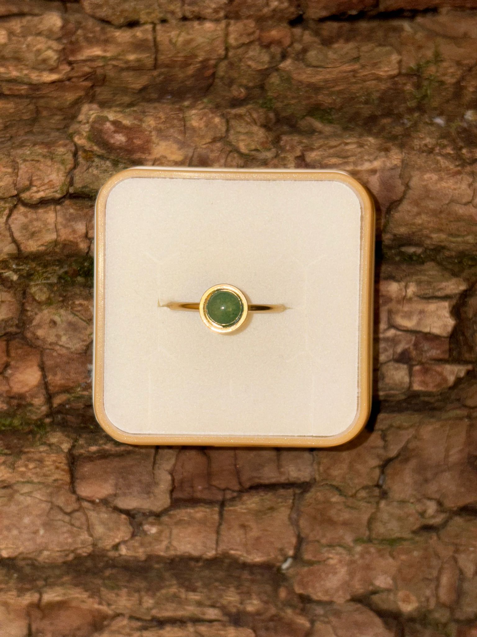 Bague petite pierre dorée aventurine verte