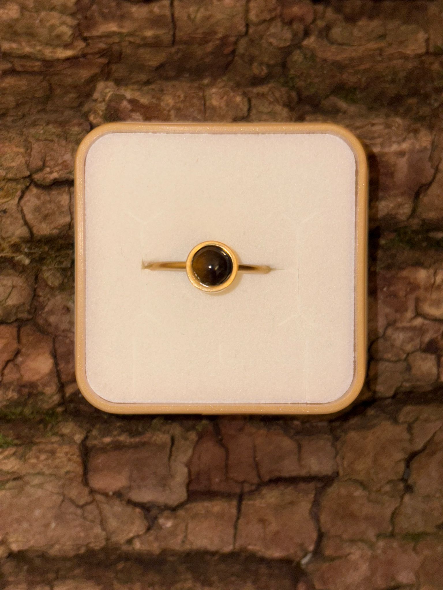 Bague petite pierre dorée œil de tigre