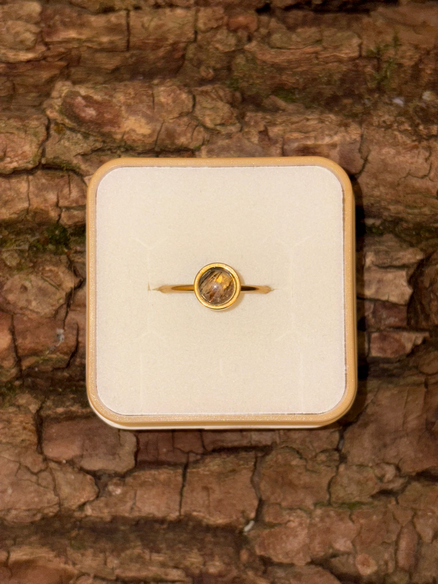 Bague petite pierre dorée super seven