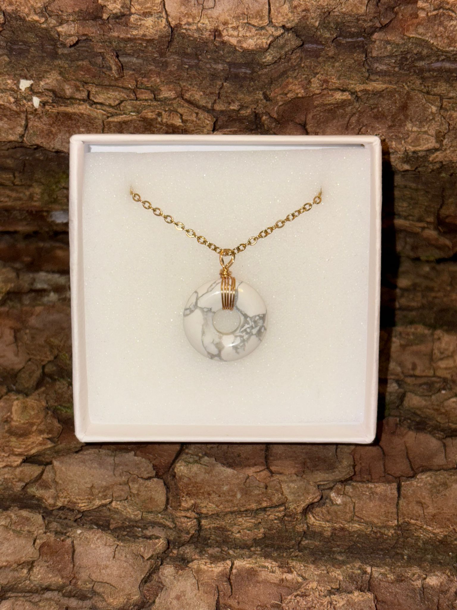 Collier rond doré Howlite blanche