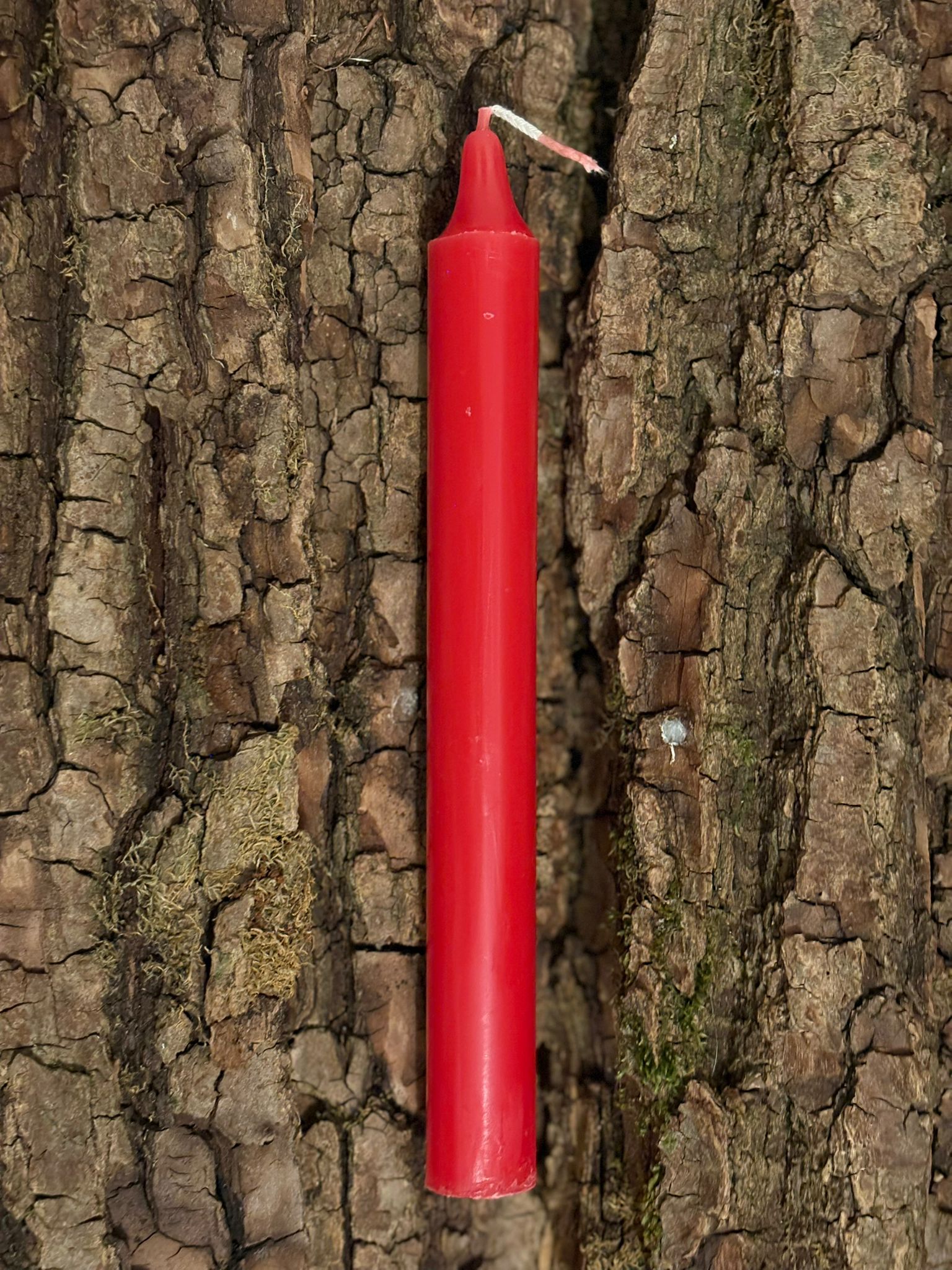 Bougie teintée dans la masse Rouge   – 22 cm