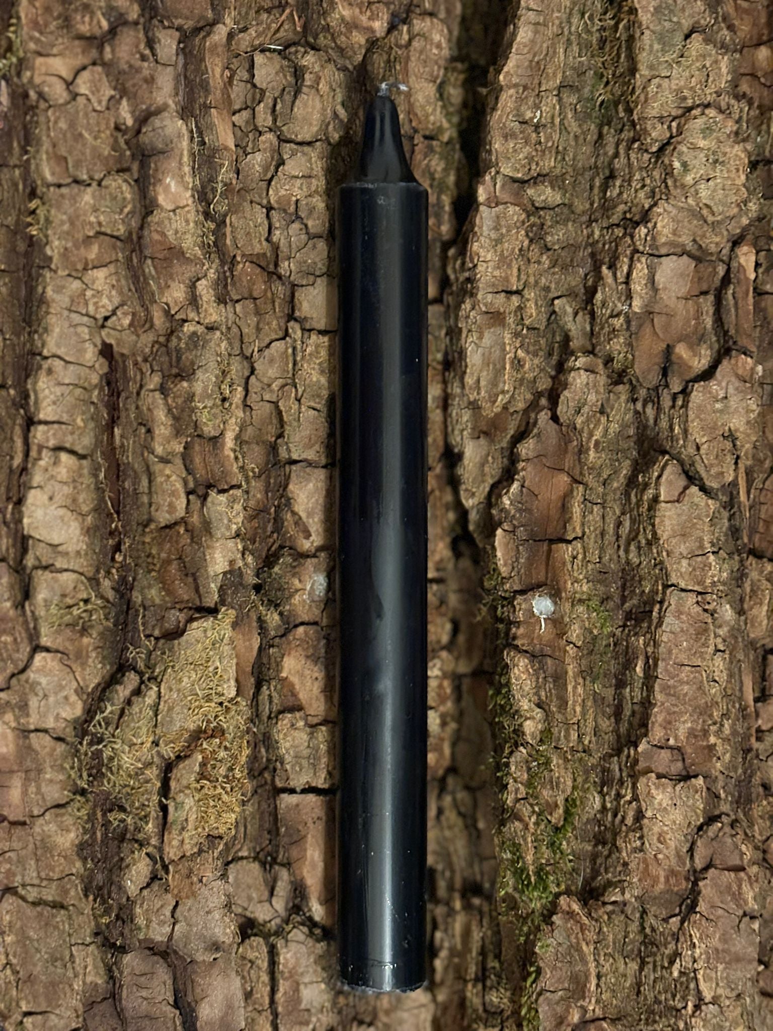 Bougie teintée dans la masse Noire   – 22 cm