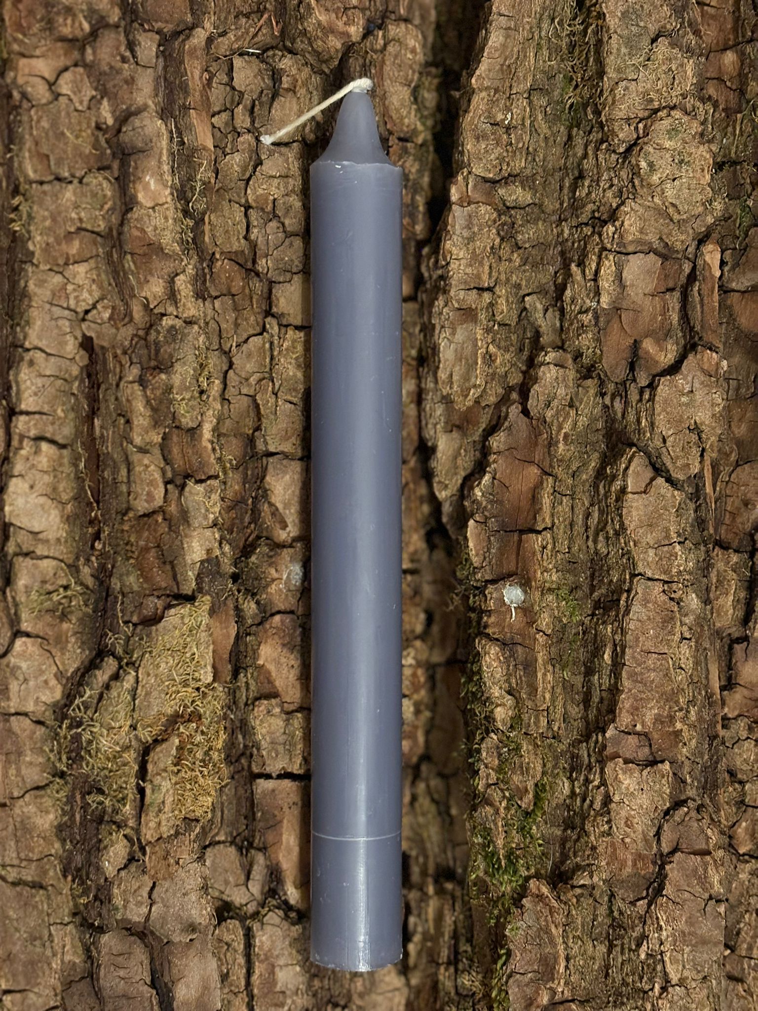 Bougie teintée dans la masse Grise   – 22 cm