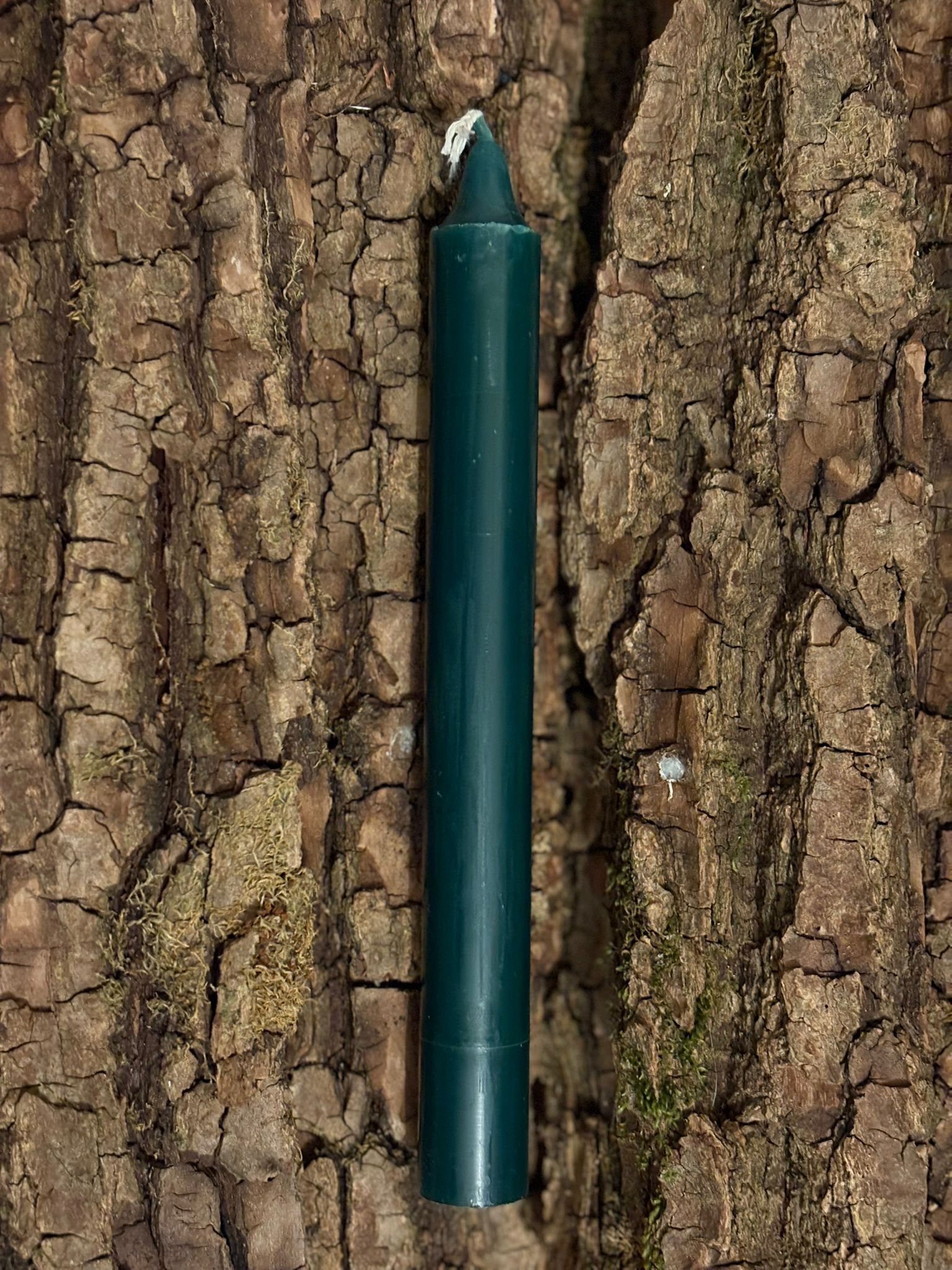 Bougie teintée dans la masse Verte   – 22 cm
