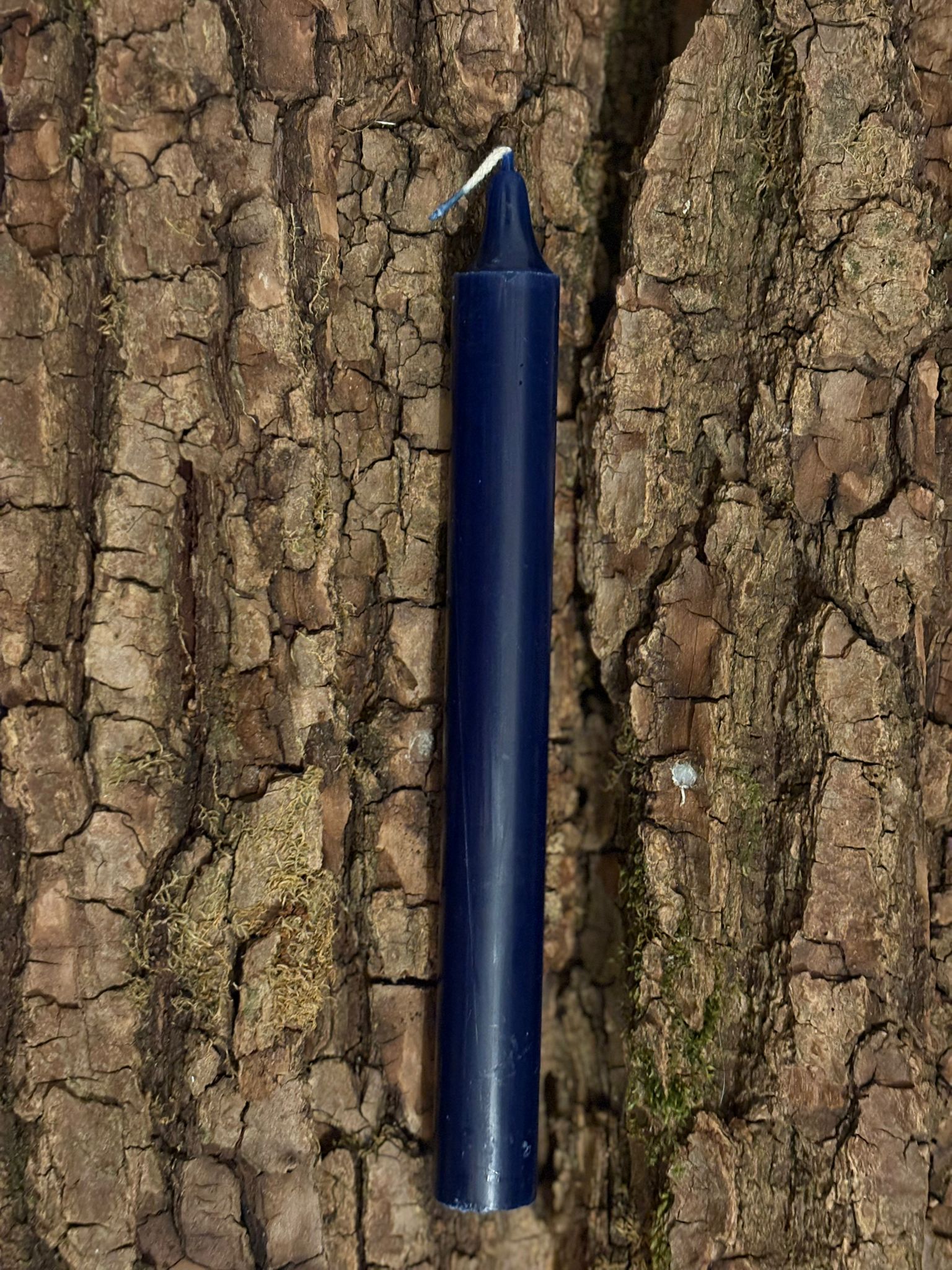 Bougie teintée dans la masse Bleu foncé   – 22 cm